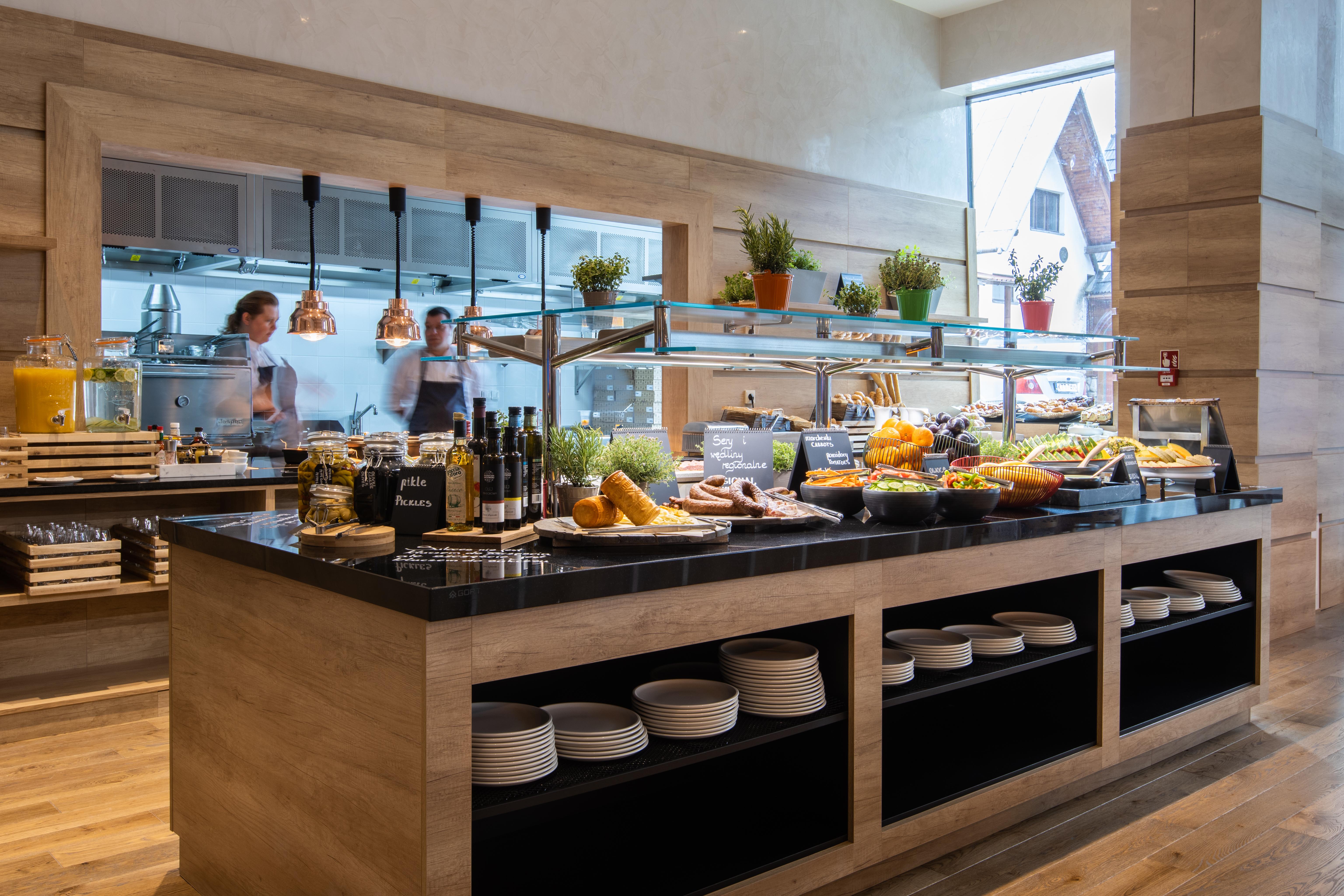 Radisson Blu Hotel&Residences Zakopane Exterior foto The buffet at the restaurant