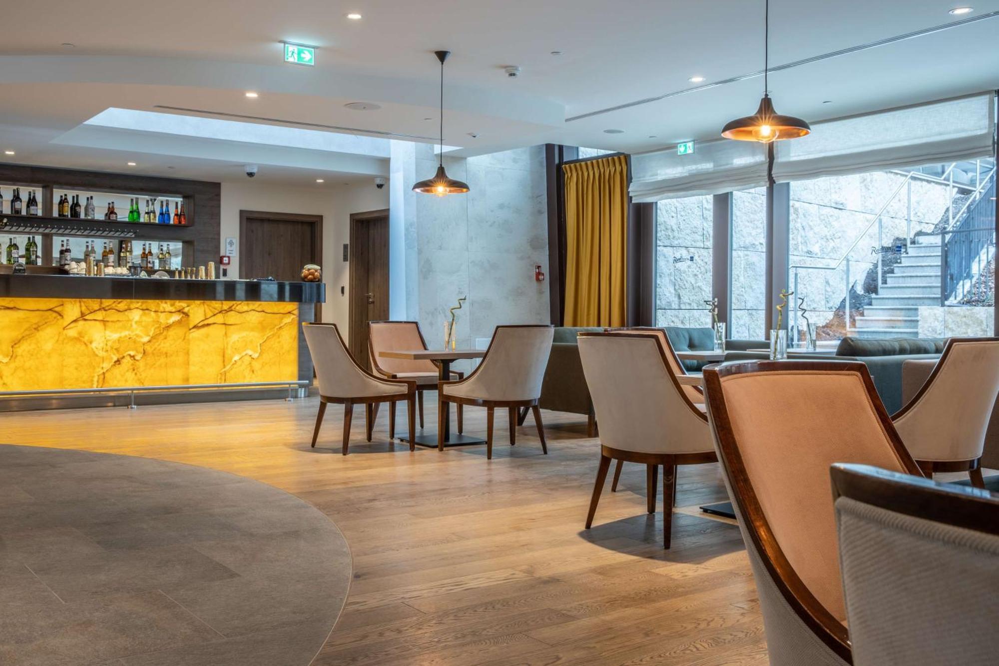 Radisson Blu Hotel&Residences Zakopane Exterior foto The lounge at the airport