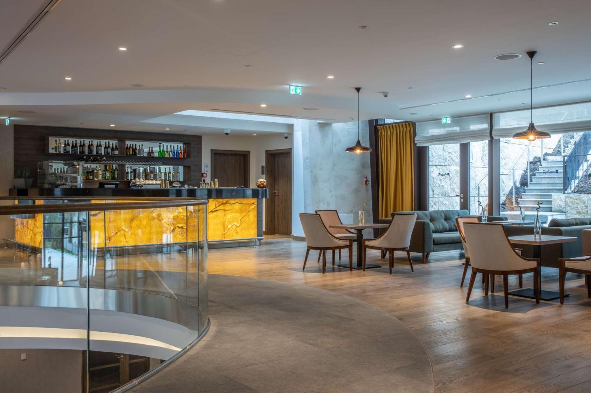 Radisson Blu Hotel&Residences Zakopane Exterior foto The bar at the 100 Queen's Gate