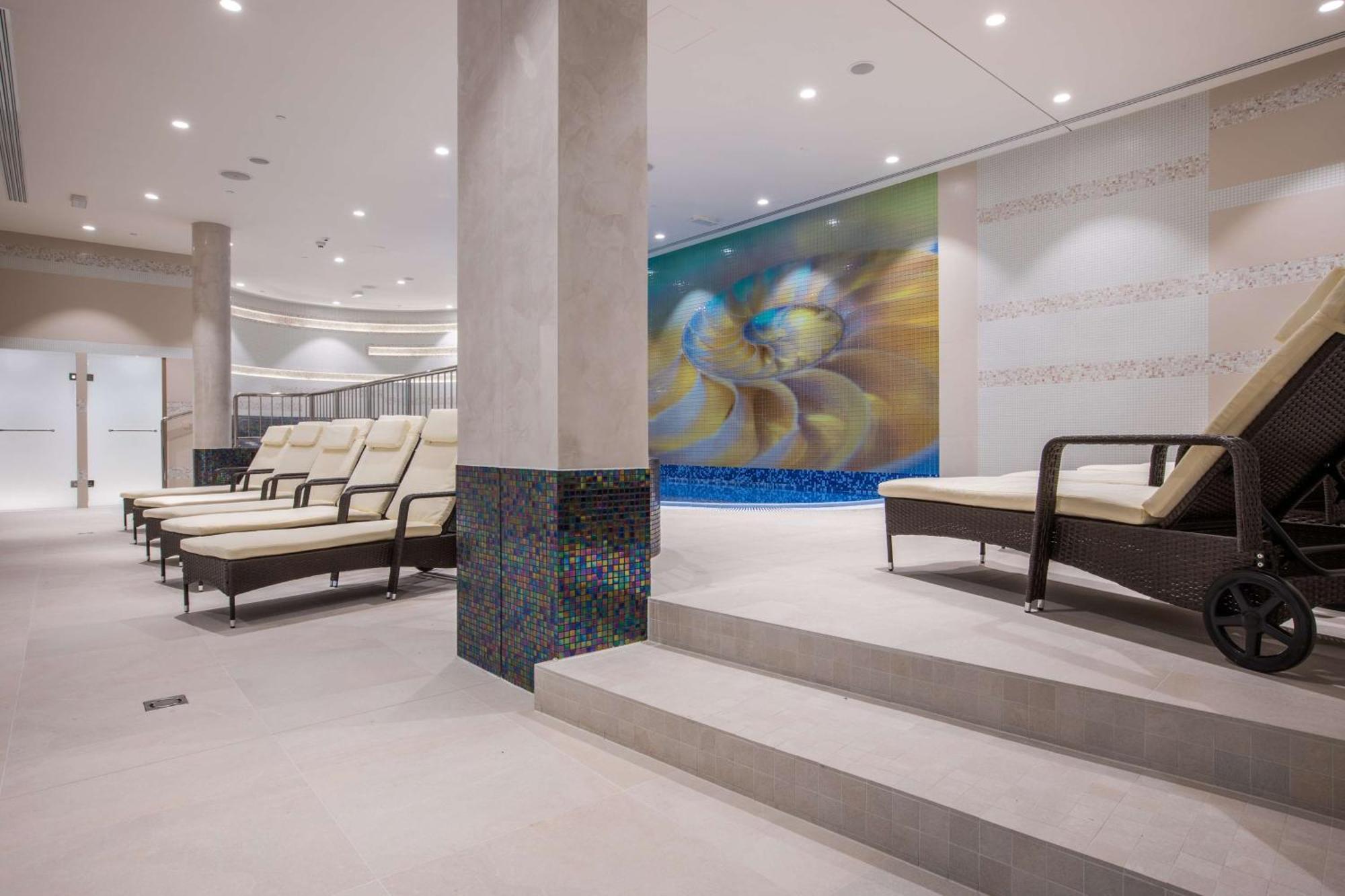 Radisson Blu Hotel&Residences Zakopane Exterior foto The spa at The Dorchester